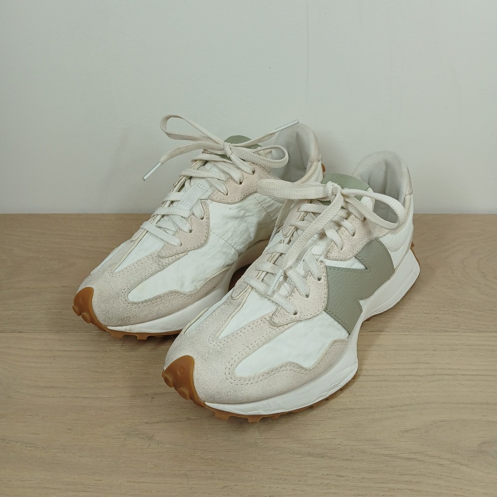 New Balance 327 Sneakers Women 9 White Suede Textile Gum Sole Retro Running